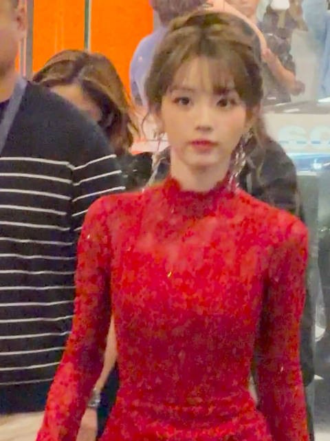 田曦薇就这样剧红人也红美美地走出来