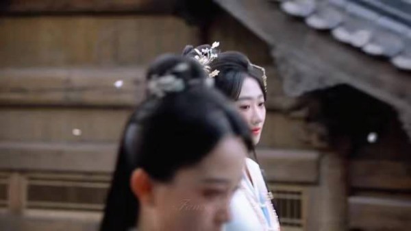 杨雨潼谢画楼吃席face cam 神态拿捏到位