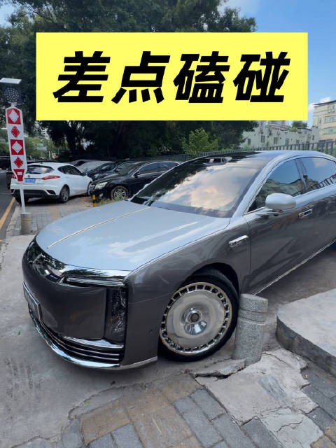 一个视频,教你开尊界吃大运烧鸡看邓紫棋演唱会