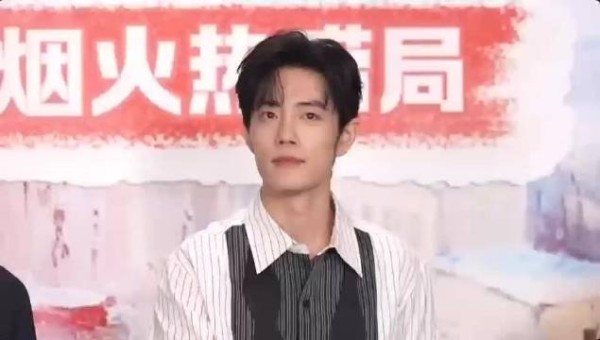 肖战小城良方宣发出图,衬衣造型文艺感拉满