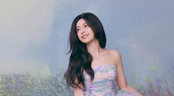 带娃上节目遭质疑、话剧打折卖不出,戳穿43岁陈妍希的隐性尴尬
