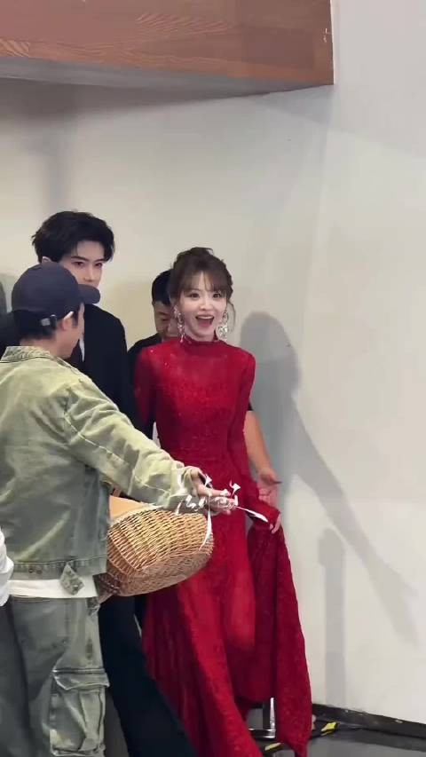 闫桉田曦薇同框好养眼 陆濯和魏娆！男主头婚就是不一样 好害羞啊