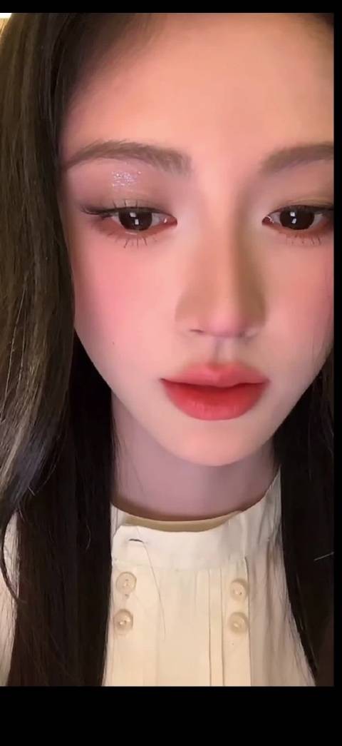 这也太宠粉了吧！也被最后的飞吻萌化了，很爱粉丝很爱剧的小鞠呀