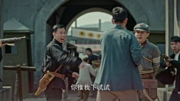 红军战士假扮先遣队押悬赏犯智取敌城
