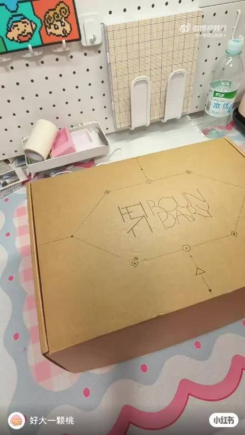 杨博文生日周边开箱!小卡好帅啊 好会拍!