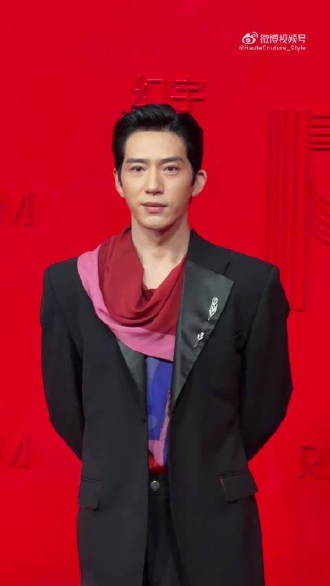 井柏然致辞娓娓道来,谈吐底蕴尽显