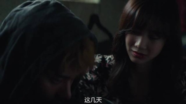 女孩为10亿赔款撞死阿伟溺毙丈夫,遭闺蜜电锯反杀