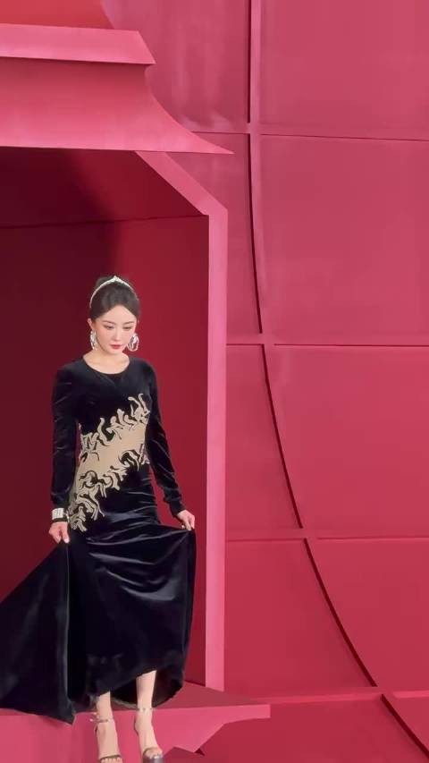 杨幂不愧压轴,妥妥幂女王来的