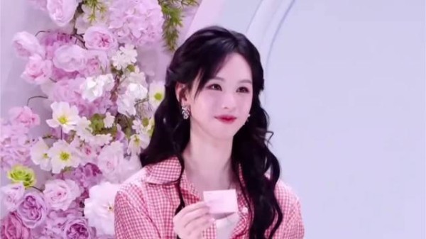 陈都灵给小铃铛准备礼物买最贵的,生日会好打动人