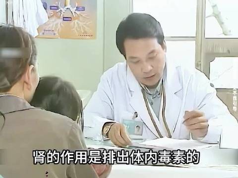 母亲为救肾病女儿下跪求救，方医生解囊认干女儿