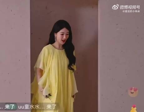 杨紫vogue直播镜头，状态很好呀！第二套造型也很完美