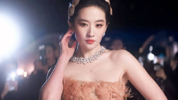 刘亦菲红毯wink好美