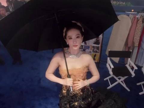 刘亦菲在Vogue盛典后台候场,她台下更漂亮灵动,全场都在夸她美!