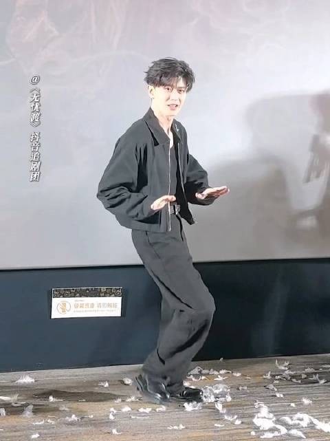 现场尖叫不停!是谁被帅到了