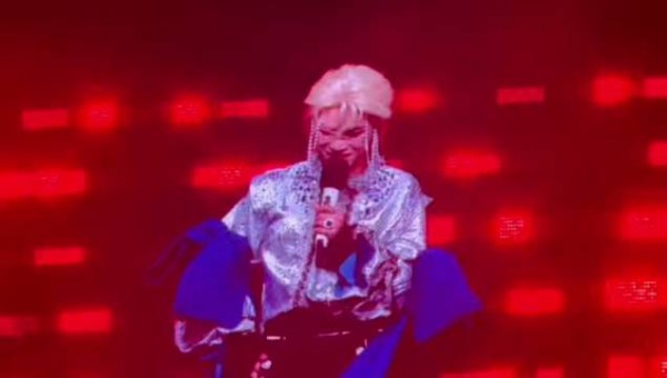 火星真的藏满温柔奇遇，时隔二十四载未见的同学，奔赴同一场演唱会意外相遇