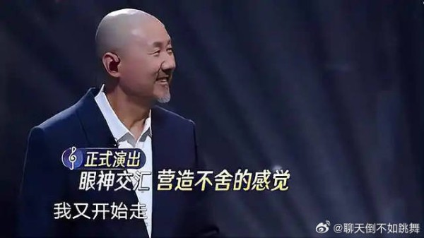 腾格尔太会了!看吴莫愁就像看自己的亲孙女一样,依依不舍!