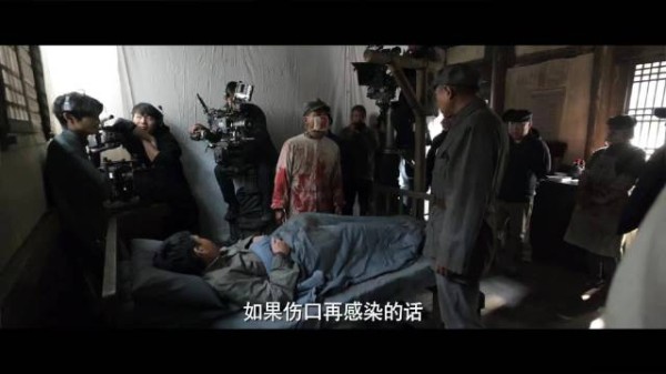 强忍伤痛奋力跟上队伍,伟大的长征英雄意志震撼人心