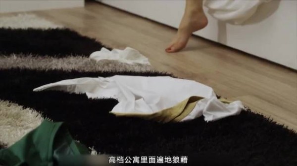 女作家爱上男孩无法自拔,用自己的优势将他拿下,成为真正的男人