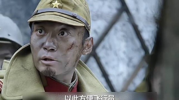小战士凭借一枚旗帜,竟成功骗取鬼子空投物资