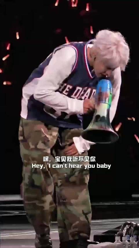 蔡徐坤演唱会互动被粉丝rap水平震惊