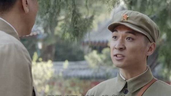 二人落座深入交谈,坦诚交流看法听取民间视角