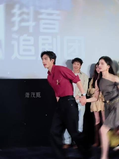 两位都是很好的人儿呀～ 我夏威仪了