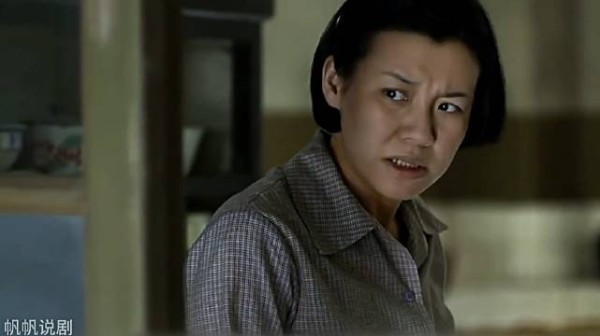 德华听到哥聊别的女人,瞬间大怒…… I