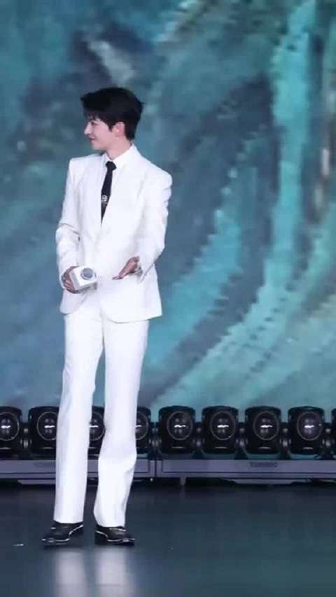 杨洋不回归现偶好像也没法了