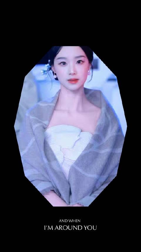 手如柔荑,肤如凝脂,领如蝤蛴,齿如瓠犀,螓首蛾眉,巧笑倩兮,美目盼兮