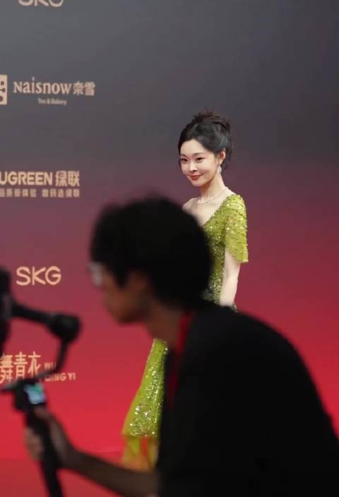 宋轶白到发光呀！太美了