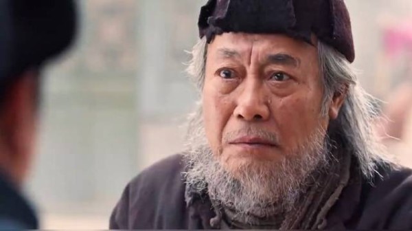 “看到他总让我想起了孔乙己,'快饿死了,也放不下那架子'”