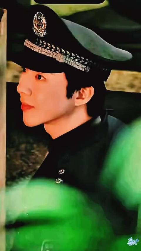 既然提到了那就一起期待吧 迫不及待想看这个满身正气的高警官高sir