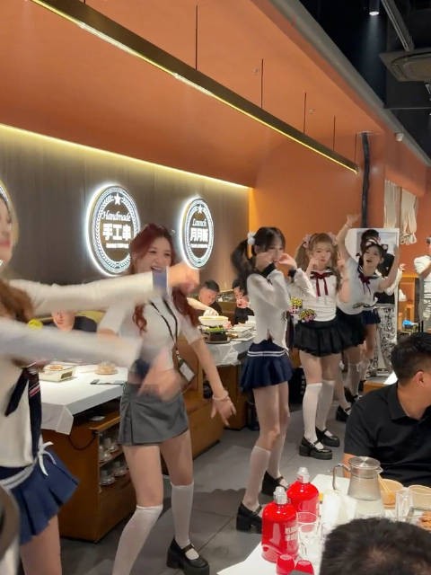 吃个饭怎么就卷成这样了