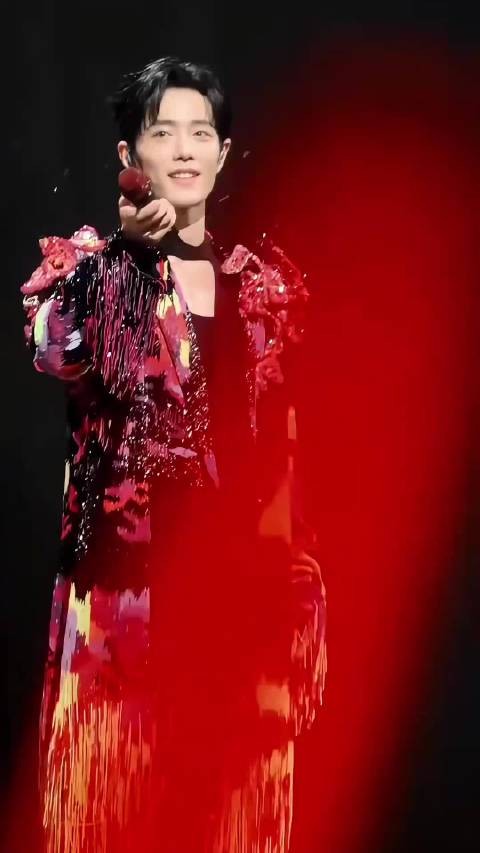 肖战南京演唱会彩排一月,三十台投影打造极致舞美