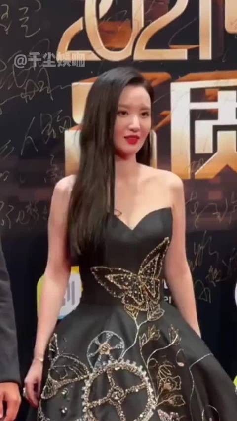 她好像是可以隐瞒了怀孕这件事,不然剧组也不会让她上吧,人命关天毕竟