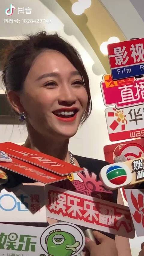 李小冉都多少天了，来微博玩玩啊