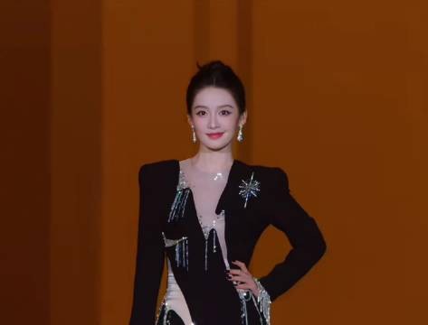 好美的脸！好绝的气质 李沁进行曲 走的优雅气质 步步生莲