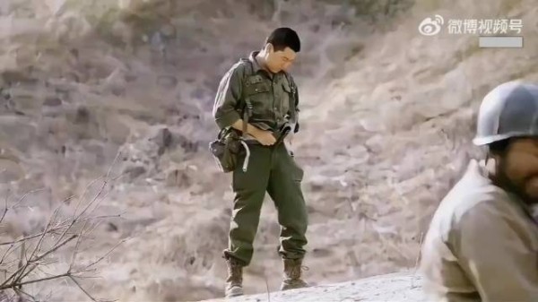 狙击手两秒射击,子弹比声音快两秒,以此判断敌人方位