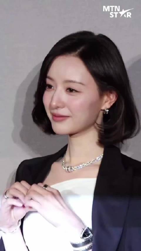 张元英 金智媛今日宝格丽活动造型，演员确实看着大气多了