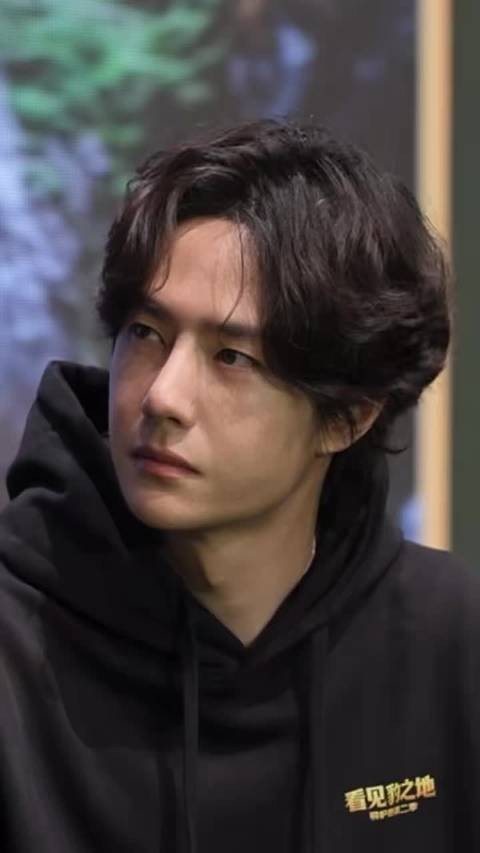 王一博素颜对话条理清晰声音磁性