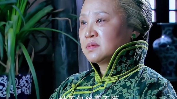 八旬老太一对双枪出神入化，打得土匪落花流水