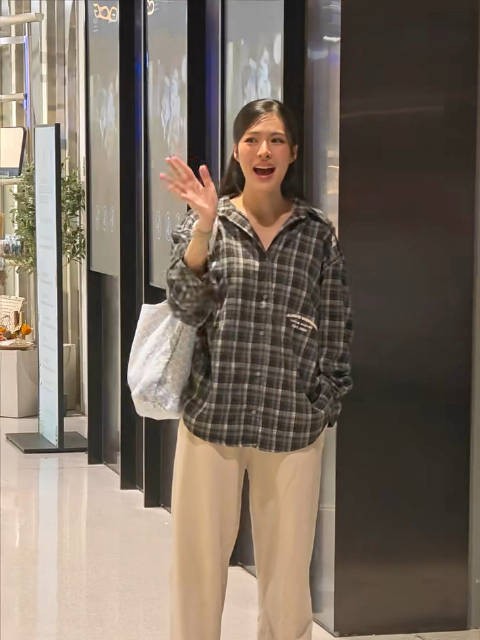 粉丝要她闪身步 家夫听话下班