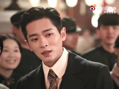 15秒翻面吻我掐表看了三遍,从胳膊到脖子再到嘴,导演你是懂拆礼物的
