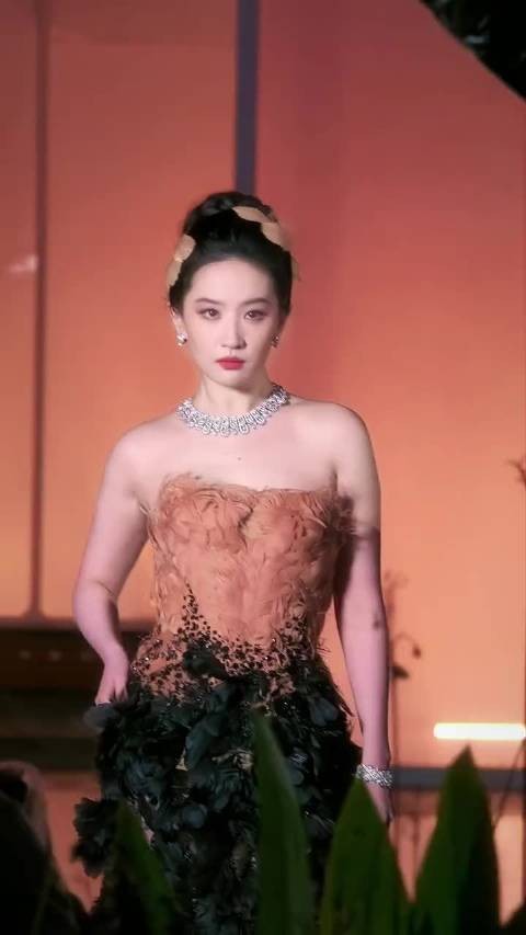 刘亦菲从不刻意瘦身,这才是东方女性的丰腴美学