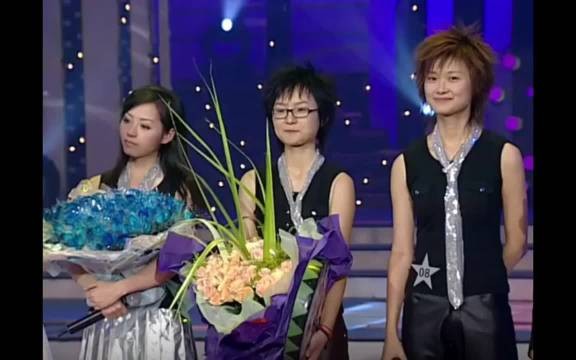 歌迷连线李宇春直呼好帅在发颤,主持人打趣让扶墙