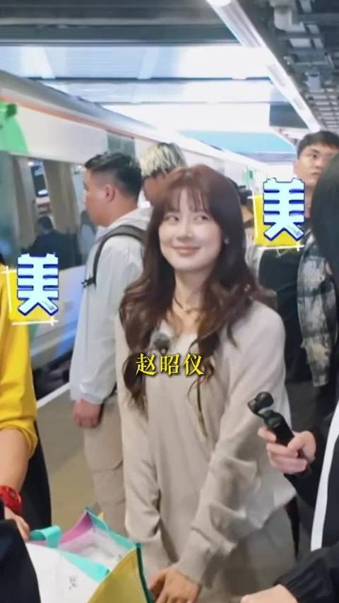 赵昭仪随口抛笑点不生硬,花少里与姐姐们相处松弛欢乐拉满