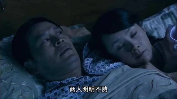 两人假扮夫妻日久生情,怎料结婚当天女人亡夫竟回来了