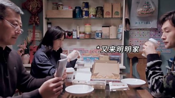 你小子挺精啊 追人先拿下岳父,这不稳了