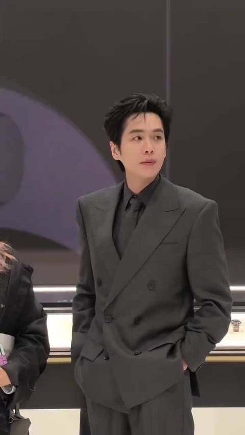 郑晓龙孔笙前后脚官宣张若昀新剧