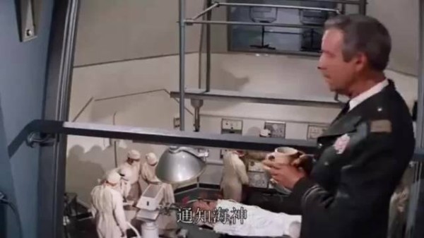 重温60年代科幻电影神奇旅程,潜艇改道心脏电击停跳60秒